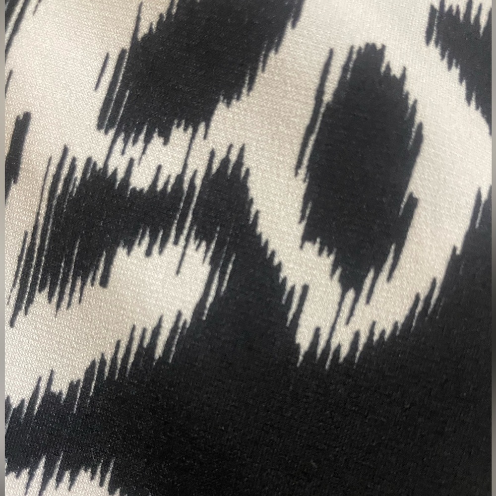 Floral Black and White Crop Culottes - Picture 4 of 4